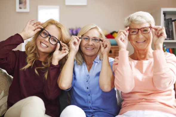 women-wearing-glasses